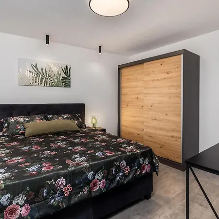 Luxurious In With Wifi Vikendica